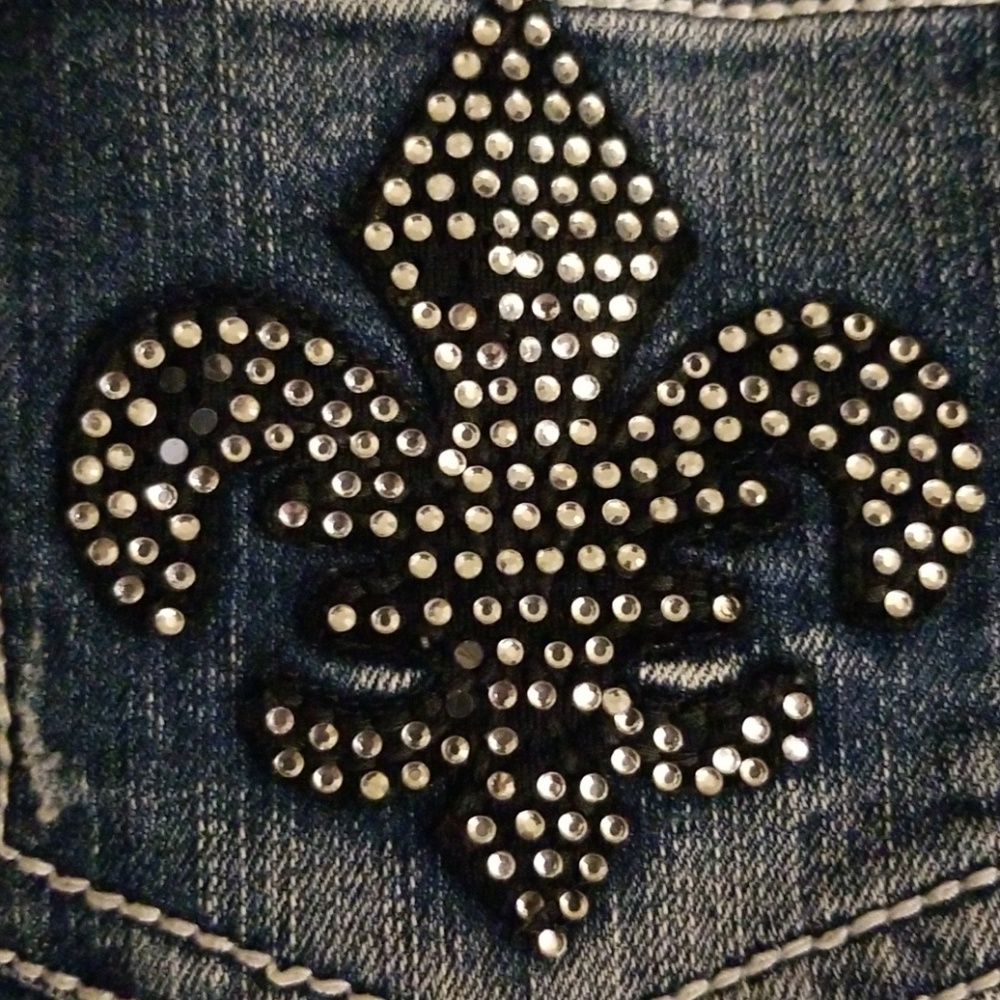 Red Rivet Jean Capris - Picture 8 of 8